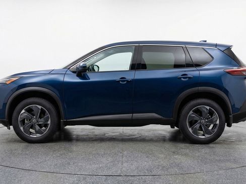 Used 2025 Nissan Rogue SV FWD image 5