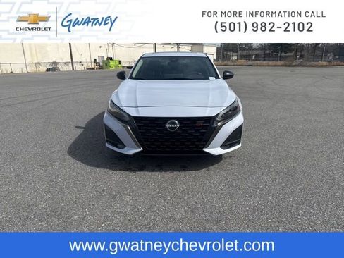 Used 2024 Nissan Altima 2.5 SR w/ SR Premium Package image 2