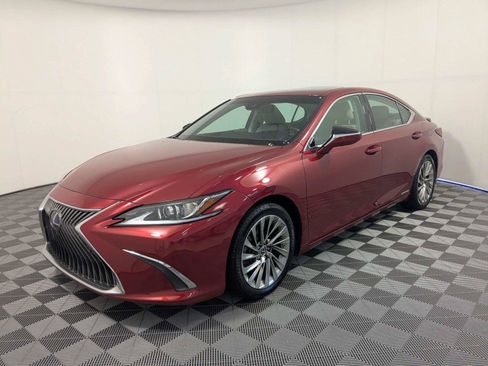 Used 2020 Lexus ES 300h w/ Accessory Package FWD image 2