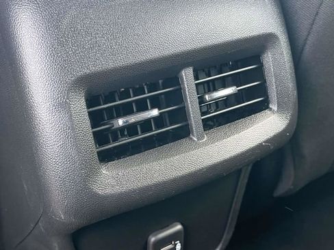 Used 2024 Chevrolet Equinox LT FWD image 19
