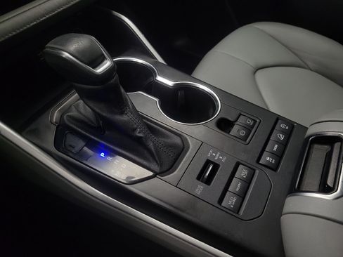 Used 2022 Toyota Highlander XLE image 26