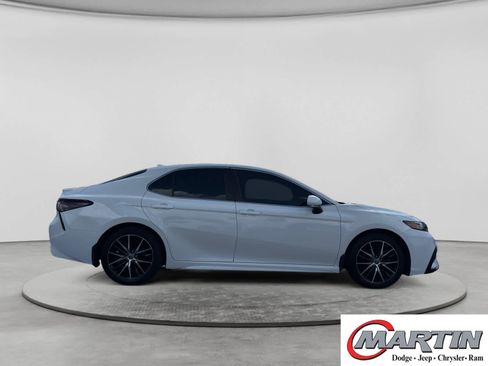 Used 2022 Toyota Camry SE AWD/4WD image 4