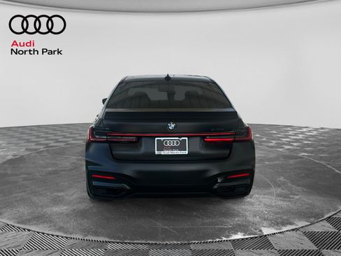 Used 2022 BMW 740i w/ M Sport Package RWD image 4