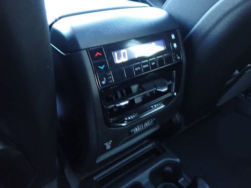 Used 2023 Jeep Grand Cherokee L Limited w/ Black Appearance Package image 24