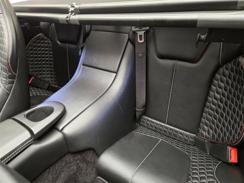 Used 2015 Aston Martin Vanquish Volante image 18