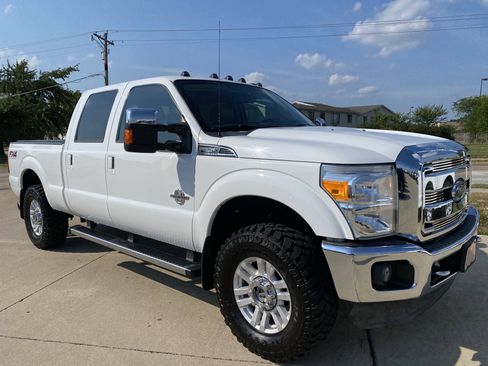 Used 2013 Ford F250 Lariat w/ Chrome Pkg image 2