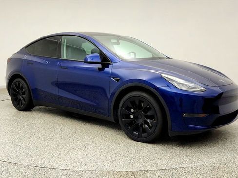 Used 2022 Tesla Model Y Long Range AWD/4WD image 3