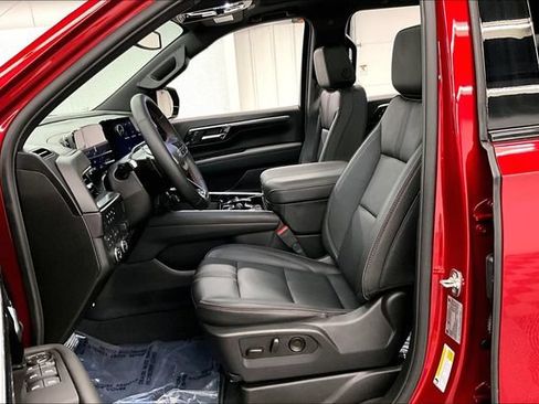 Used 2026 Chevrolet Suburban RST w/ RST Capability Package AWD/4WD image 25
