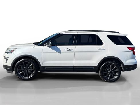 Used 2019 Ford Explorer XLT w/ Equipment Group 202A AWD/4WD image 2