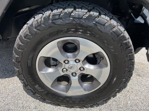 Used 2018 Jeep Wrangler Unlimited Sahara w/ Connectivity Group AWD/4WD image 22