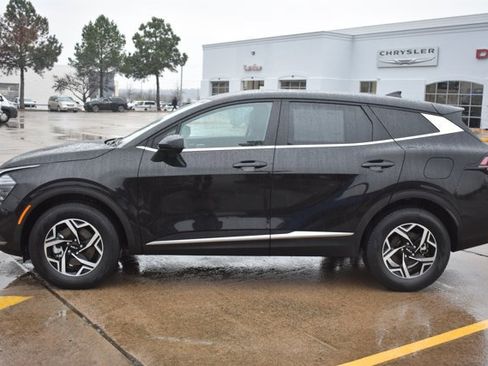 Used 2024 Kia Sportage LX image 10