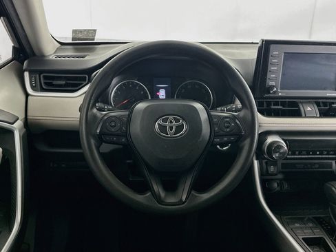 Used 2021 Toyota RAV4 XLE w/ Convenience Package FWD image 18