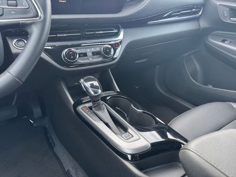 Used 2025 Buick Envista Sport Touring image 40