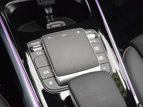 Used 2023 Mercedes-Benz GLB 250 image 32