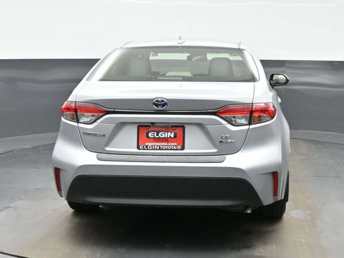 Used 2025 Toyota Corolla LE w/ LE Premium Package image 5