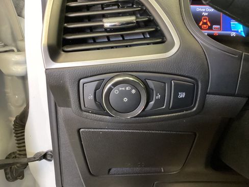 Used 2022 Ford Edge SEL image 19