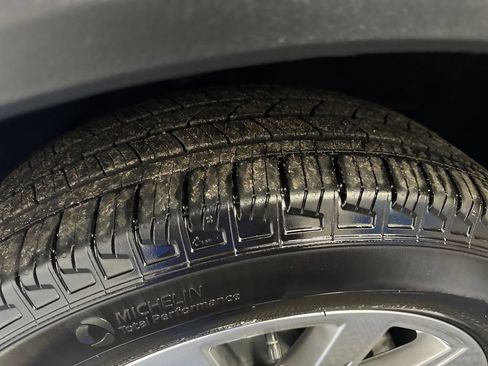 Certified 2025 Ford Explorer Platinum AWD/4WD image 30