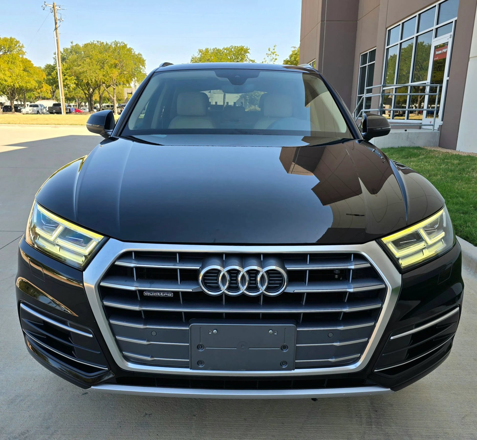 Used 2018 Audi Q5 2.0T Premium Plus w/ Premium Plus Package AWD/4WD image 2