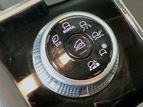 Used 2024 Mitsubishi Outlander SE image 26