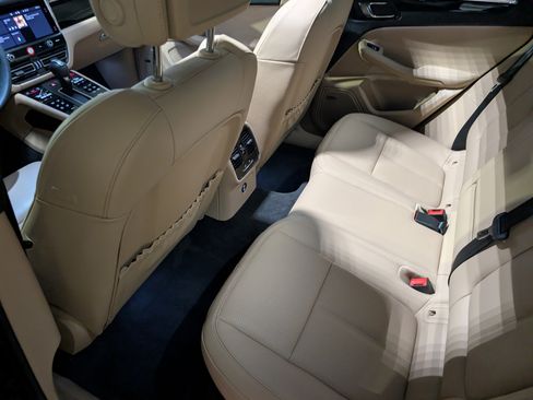 Used 2025 Porsche Macan image 20