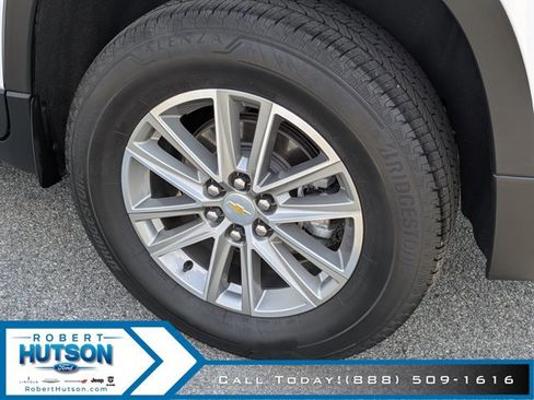 Used 2022 Chevrolet Traverse LT image 9