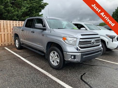 Used 2017 Toyota Tundra SR5 w/ SR5 Upgrade Package AWD/4WD image 1