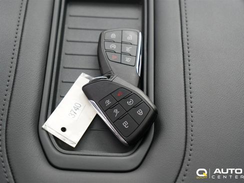 Used 2024 Chevrolet Suburban Z71 w/ Luxury Package image 28