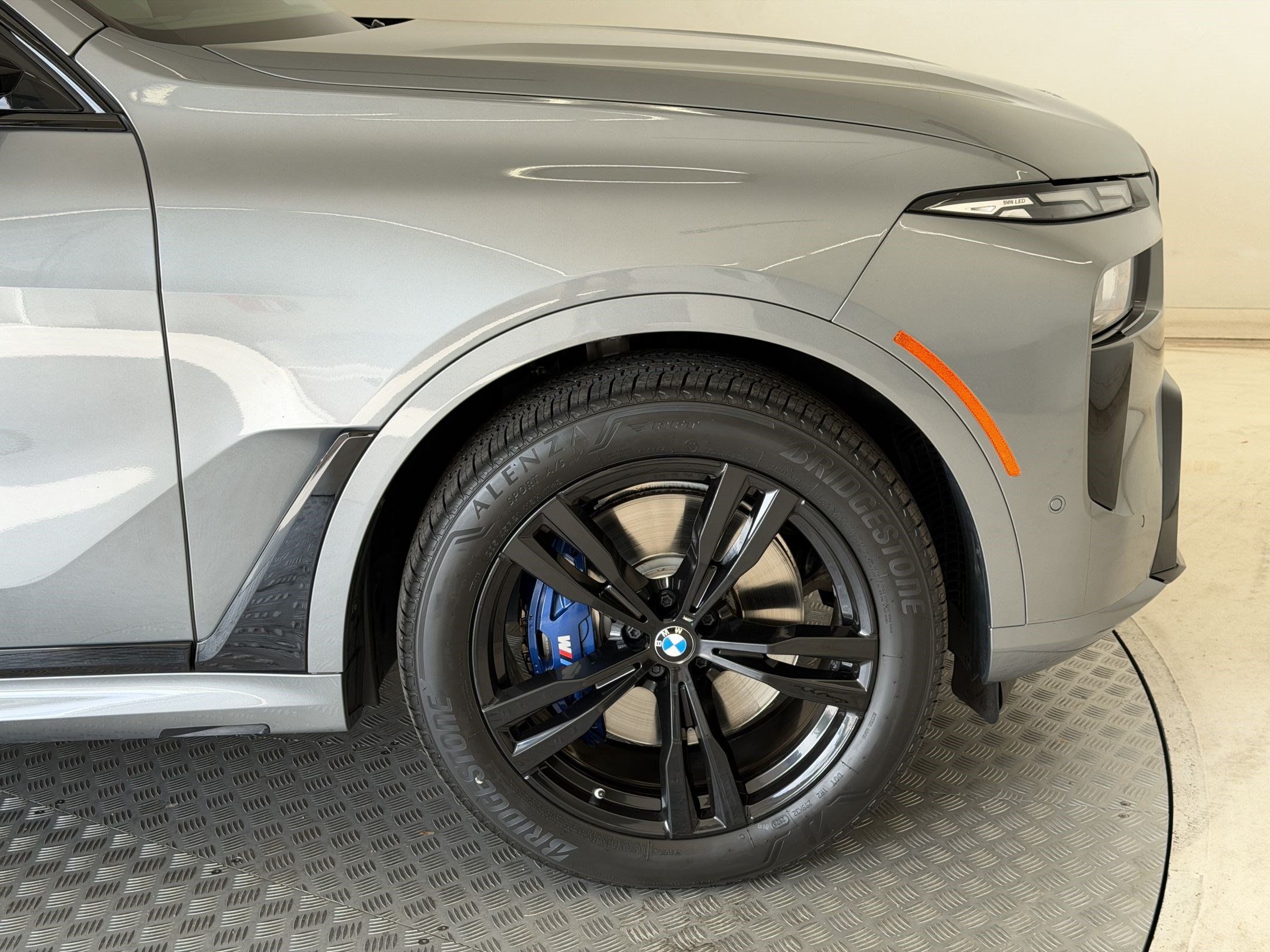 Used 2025 BMW X7 xDrive40i w/ M Sport Package AWD/4WD image 13