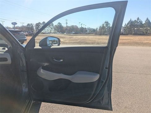 Used 2025 Honda HR-V LX image 31