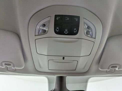 Used 2023 Chrysler Pacifica Touring-L FWD image 22