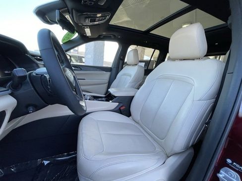 Used 2023 Jeep Grand Cherokee Limited w/ Luxury Tech Group II image 12