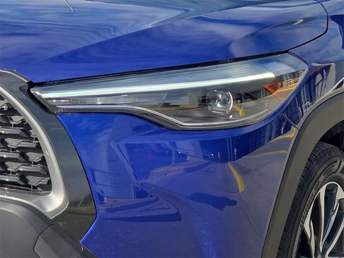 Certified 2024 Toyota Corolla Cross XLE image 9