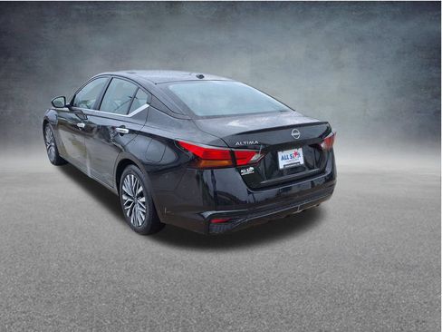Used 2025 Nissan Altima 2.5 SV FWD image 6
