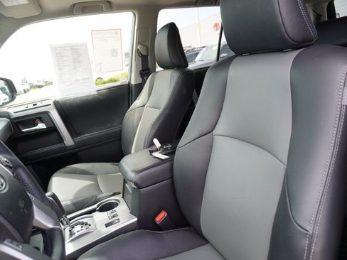Used 2022 Toyota 4Runner SR5 Premium w/ Moonroof Package RWD image 25