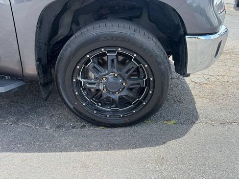 Used 2018 Toyota Tundra SR5 w/ SR5 Upgrade Package AWD/4WD image 12