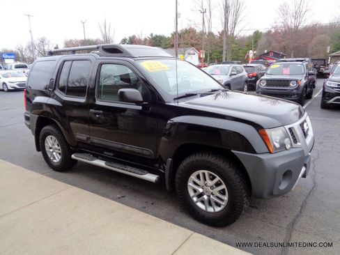 Used 2014 Nissan Xterra S AWD/4WD image 2