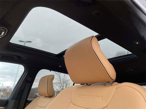 Used 2025 Jeep Grand Cherokee L Summit image 24