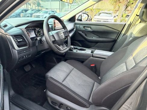 Certified 2025 Nissan Rogue SV FWD image 11
