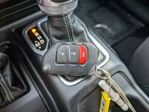 Used 2023 Jeep Wrangler Sahara image 22