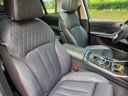 Used 2025 BMW X7 xDrive40i AWD/4WD image 10