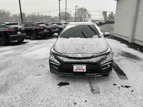 Used 2024 Toyota Corolla SE image 3