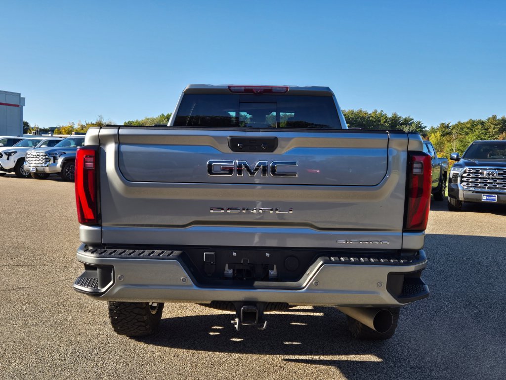 Used 2025 GMC Sierra 3500 Denali Ultimate AWD/4WD image 4