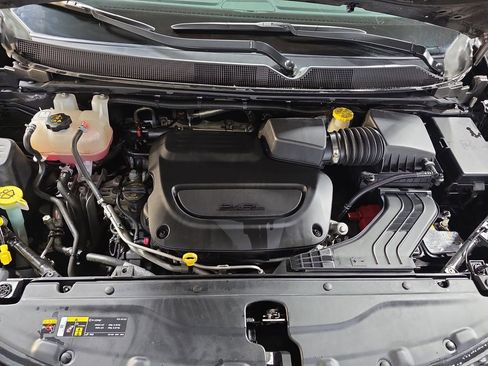 Used 2023 Chrysler Voyager LX image 29