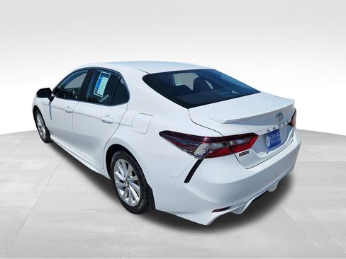 Used 2024 Toyota Camry SE FWD image 8