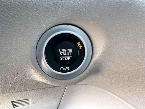 Used 2024 Chrysler Pacifica Touring-L FWD image 26