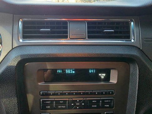 Used 2013 Ford Mustang Coupe image 28