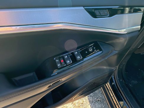 Used 2024 Jeep Wagoneer Launch Edition image 15