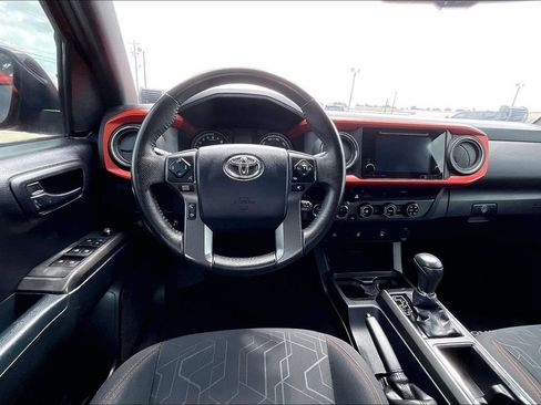 Used 2017 Toyota Tacoma TRD Off-Road w/ Tow Package (A/T) image 5