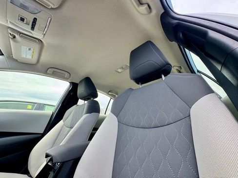 Used 2021 Toyota Corolla LE image 7