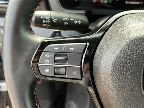 Used 2025 Honda Pilot TrailSport image 14